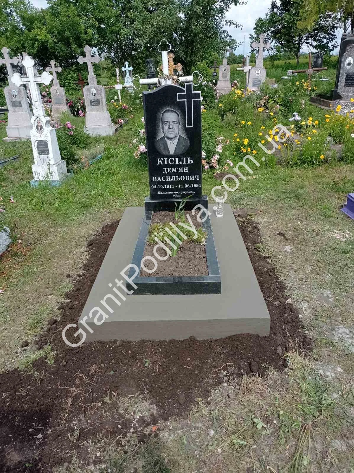 Одинарний пам'ятник з граніту - Кам'янець-Подільський | GranitPodillya